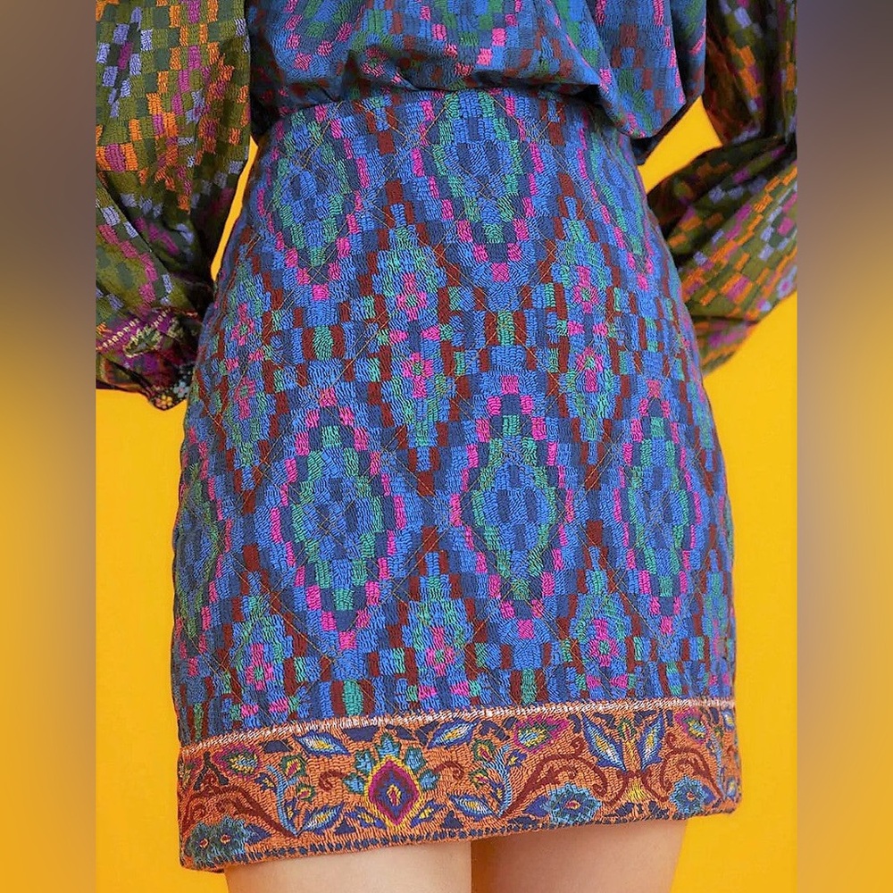 FARM RIO Tapestry Scarf
Blue Mini Skirt Size 0